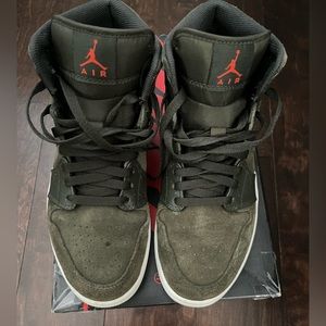 Men’s sz 10 Jordan’s 1 - suede and leather